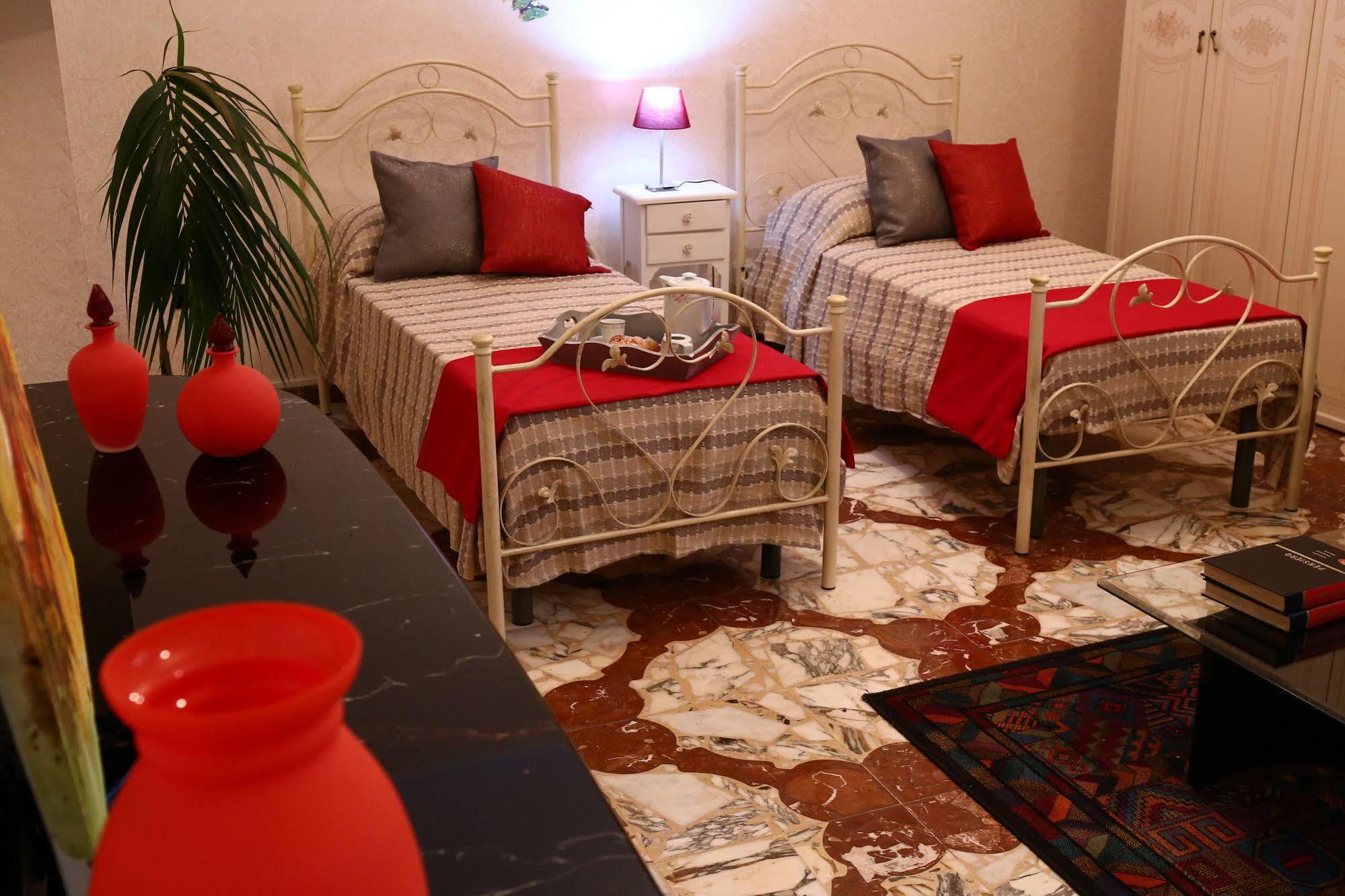Solarino Il Giardino Delle Calendule B&B מראה חיצוני תמונה