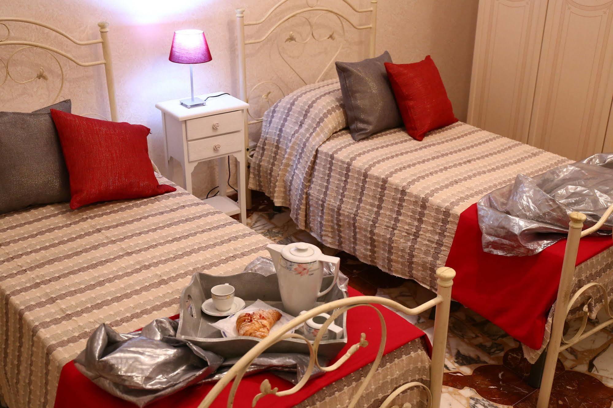 Solarino Il Giardino Delle Calendule B&B מראה חיצוני תמונה